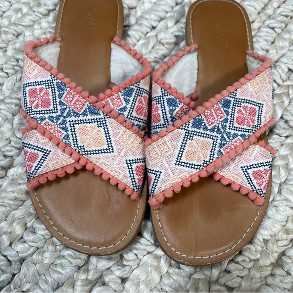 Toms Viv Geometric Sandals slides size 7 - Picture 5 of 6